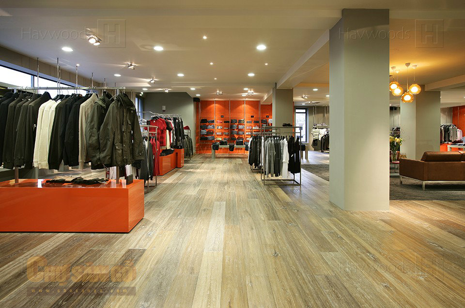 Sàn nhựa giả gỗ cho cửa hàng thời trang